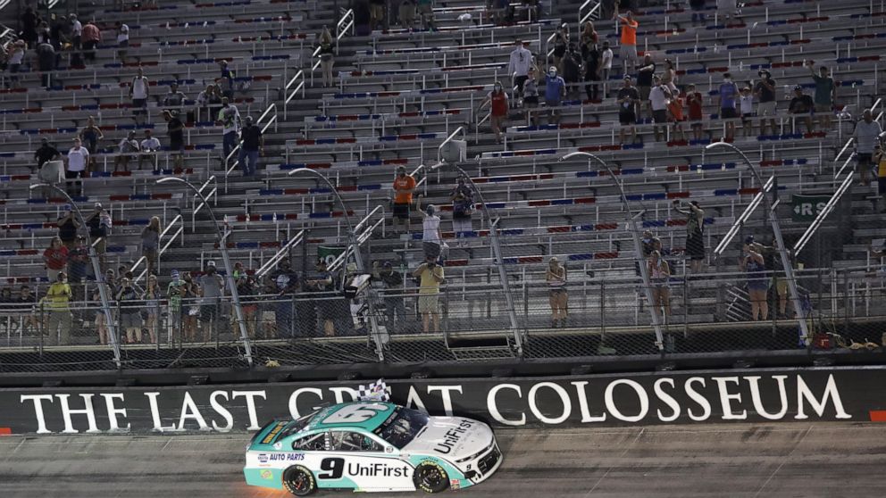 NASCAR reopens gates at Bristol with more tracks to
follow 1