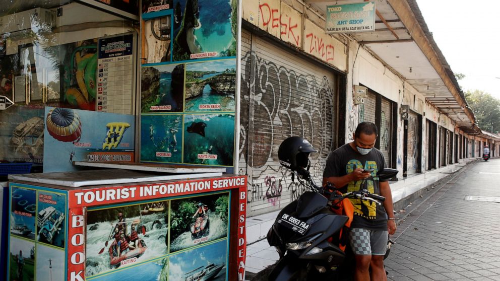 Confirmed coronavirus cases surpass 100,000 in
Indonesia 1