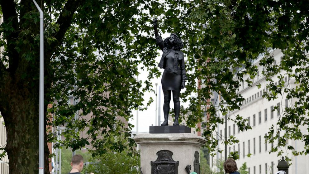 Statue of Black protester replaces toppled UK slave
trader 1