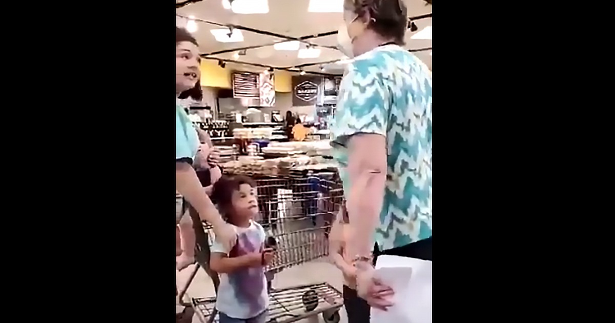 VIDEO: Woman Tells Toddlers ‘I Hope You All Die’ For Not
Wearing Face Masks 1