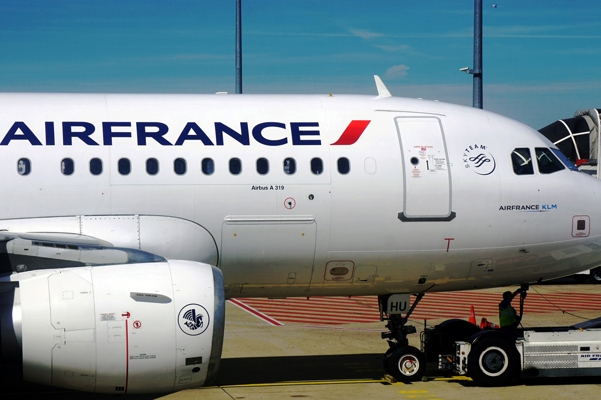 Coronavirus-hammered Air France discussing thousands of job
cuts 1