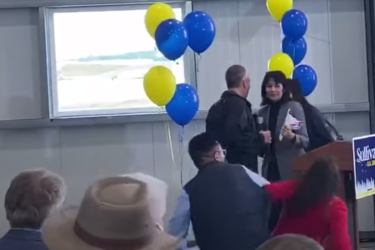 Alaskan senator nearly ‘gifted’ caribou heart by protester
at campaign event 1