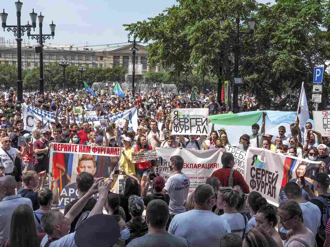 Protesters In Russia's Far East Challenge Putin's Authority,
Demand His Resignation 1