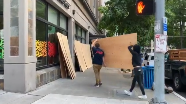 Seattle Police Abandon Residents As Antifa Uses Twitter,
Facebook To Organize Nationwide Protests 1