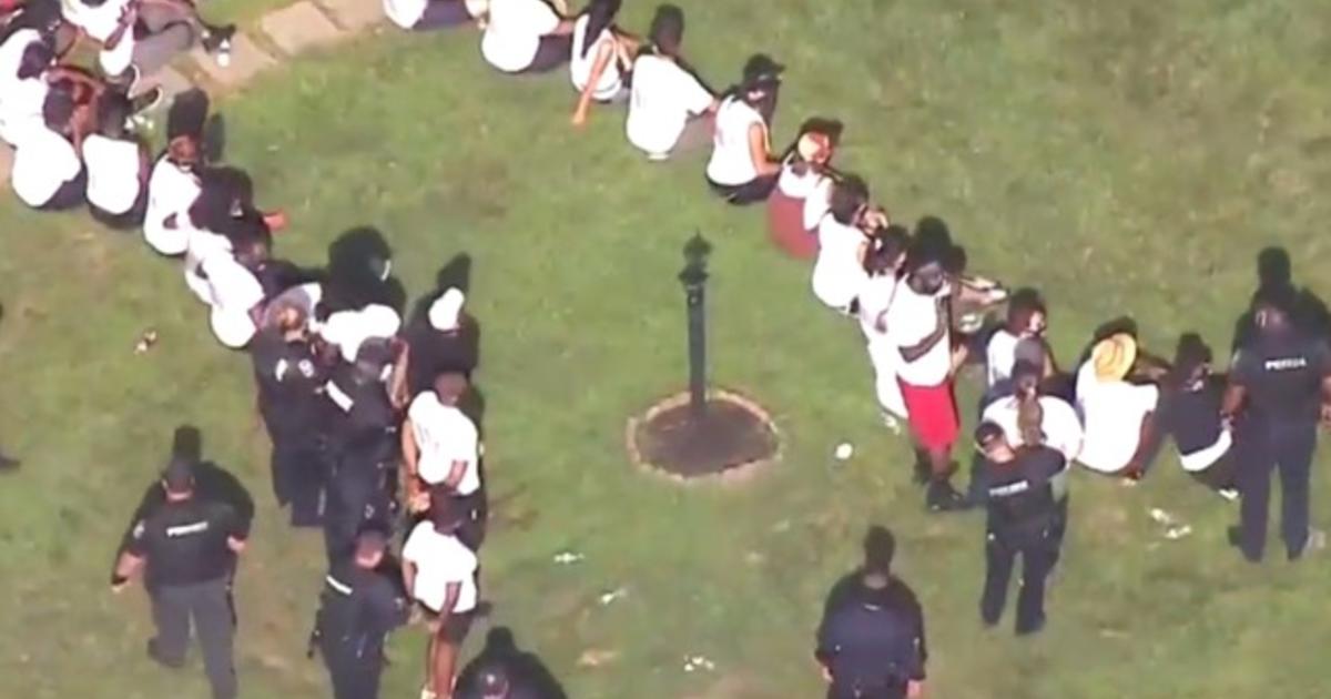 87 people arrested at Breonna Taylor protest on Kentucky
attorney general's lawn 1