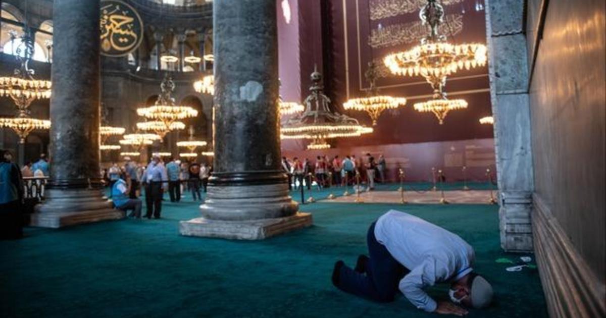 Istanbul landmark Hagia Sophia reopens as mosque 1