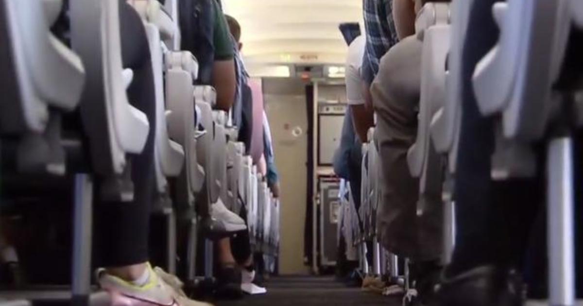 Multiple states requiring visitors from hot spots to
quarantine 1