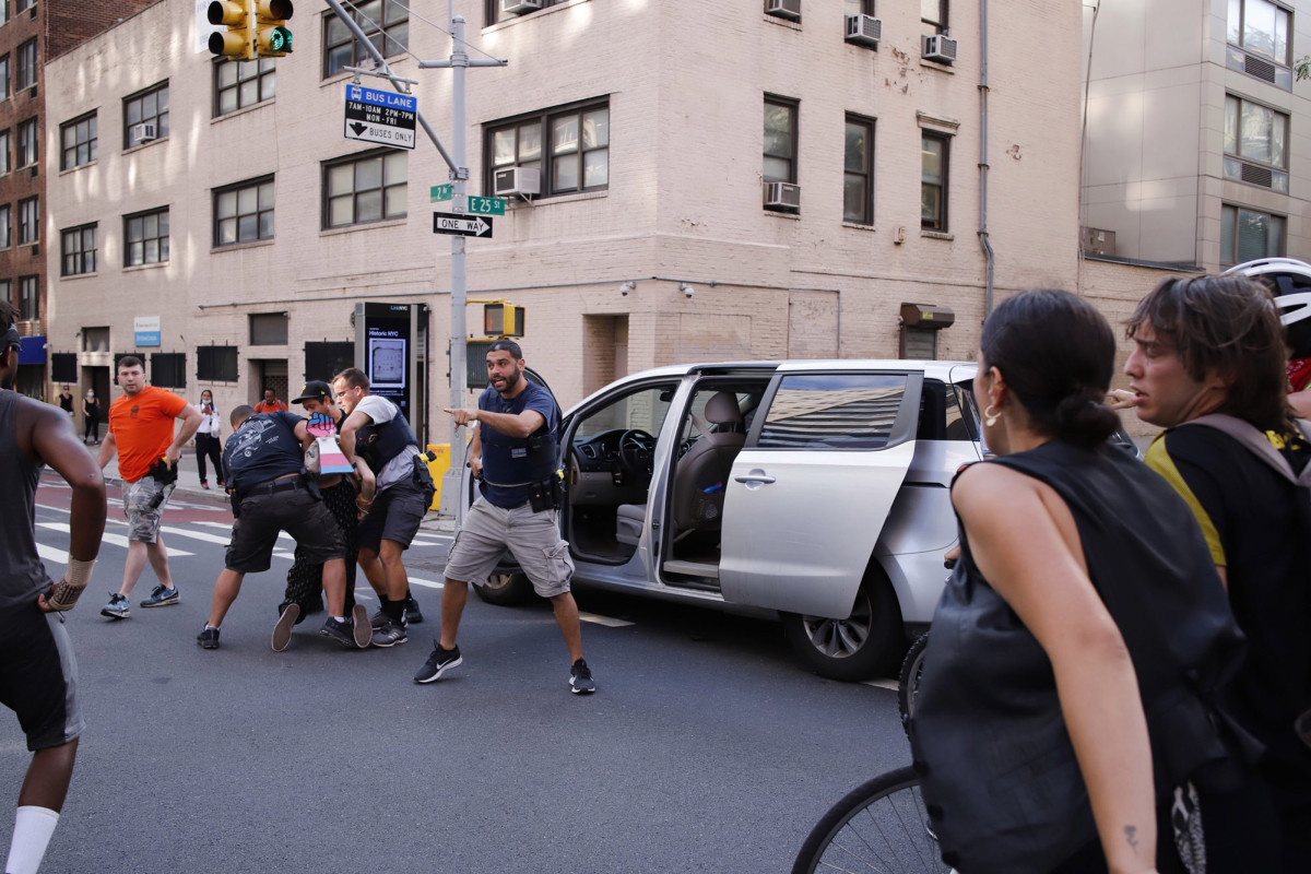 De Blasio says NYPD should’ve been more ‘sensitive’ in
arrest of protester 1