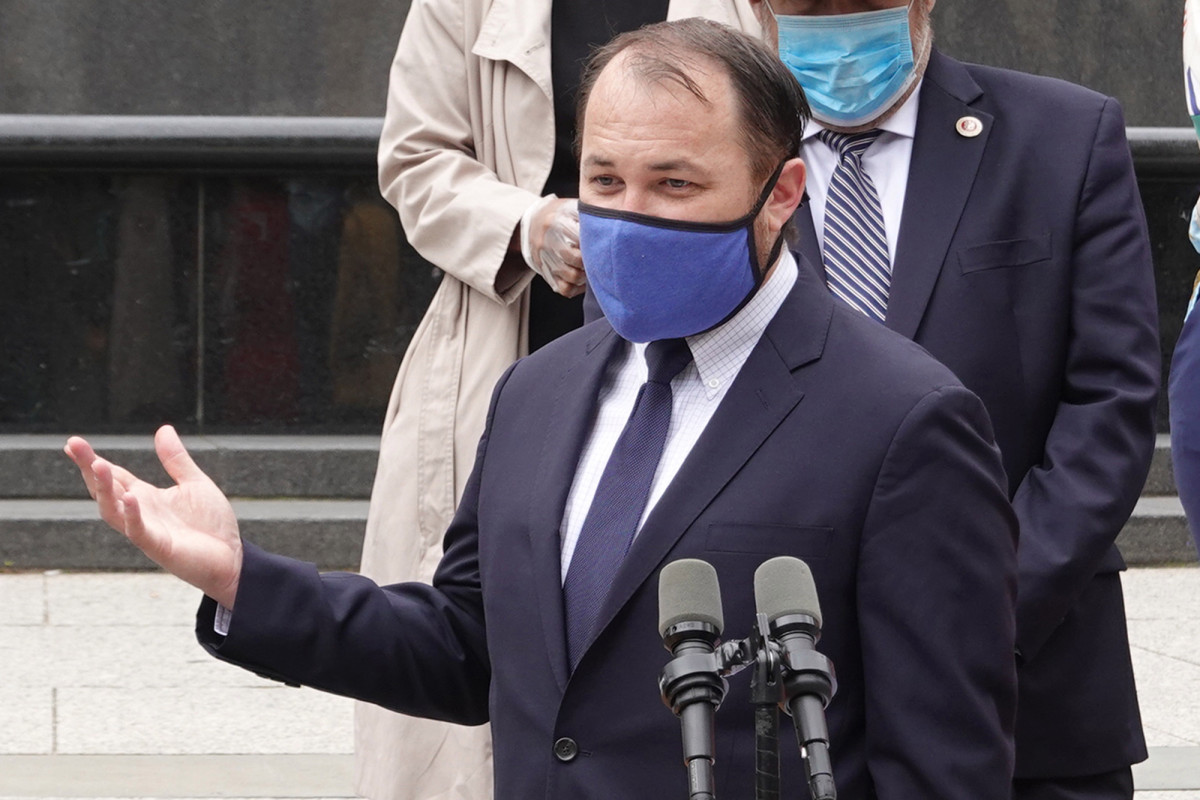 Corey Johnson denies vetoing grant over protests at
boyfriend’s home 1