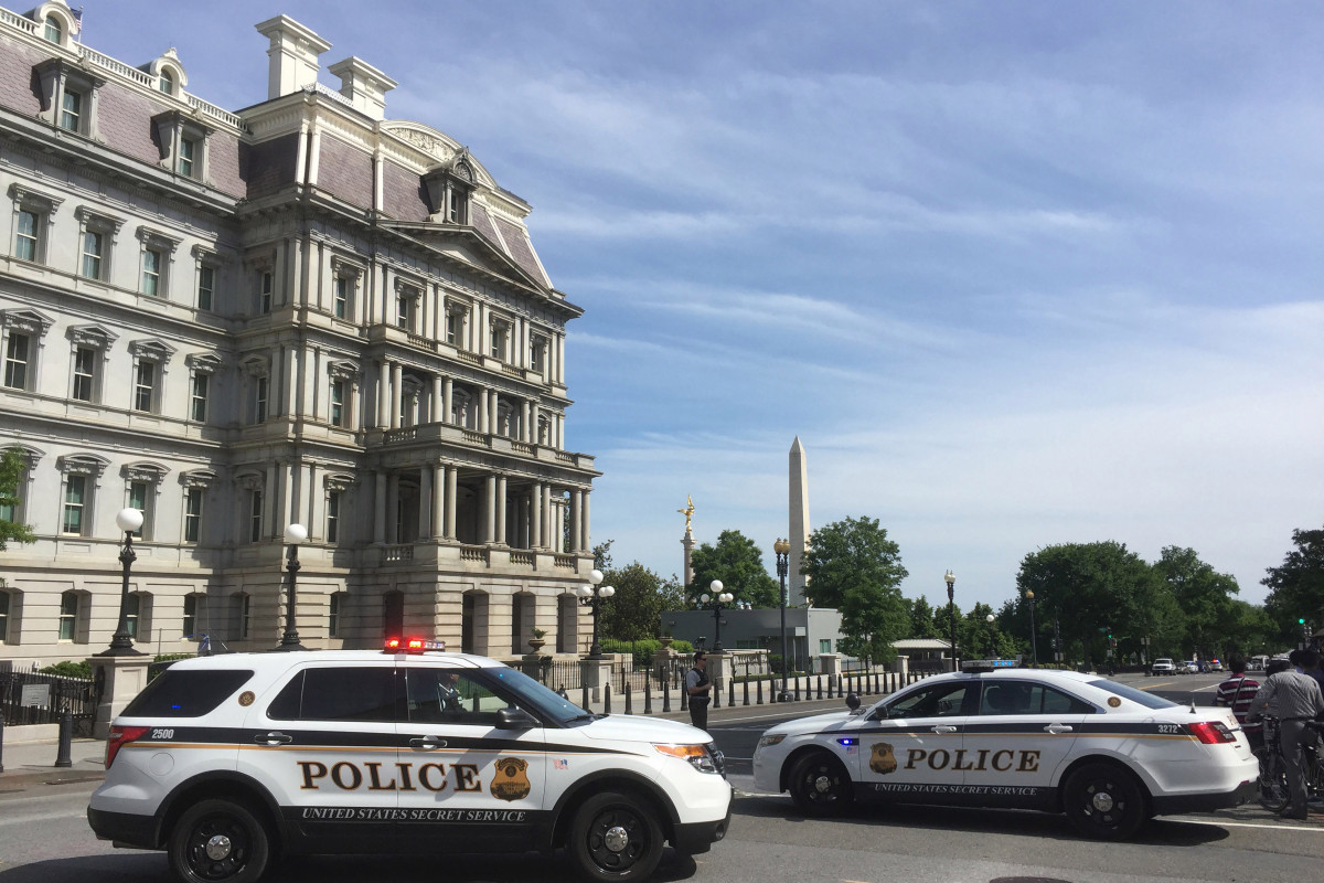 Cafeteria worker on White House grounds tests positive for
coronavirus 1