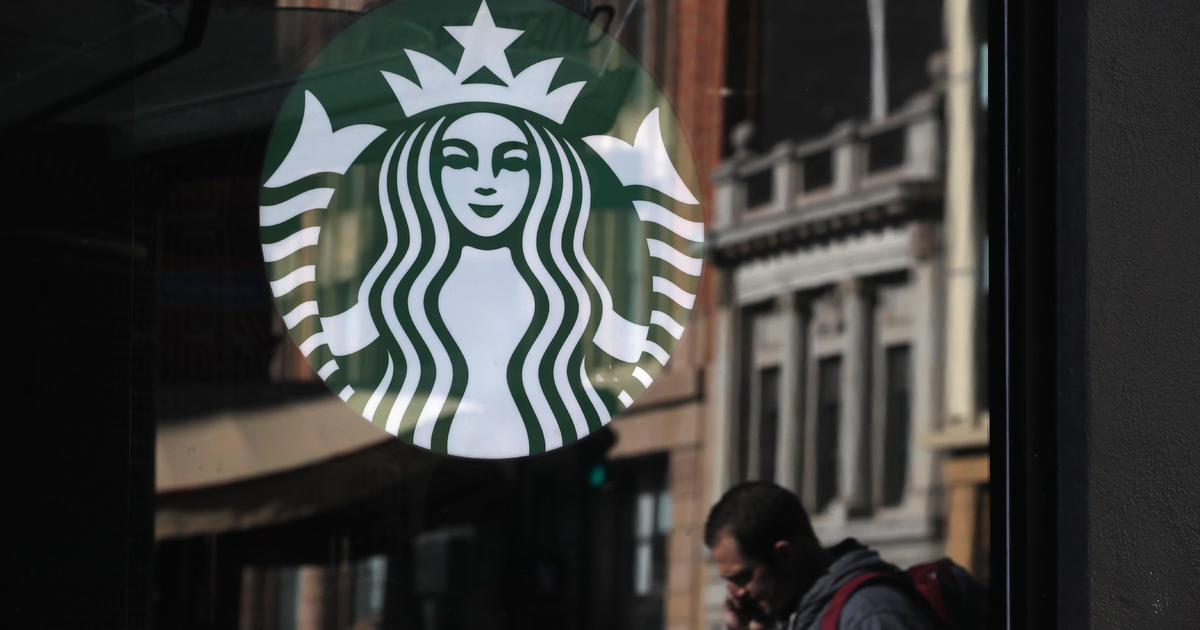 Woman in Starbucks mask encounter wants half of $100,000
donated to barista 1