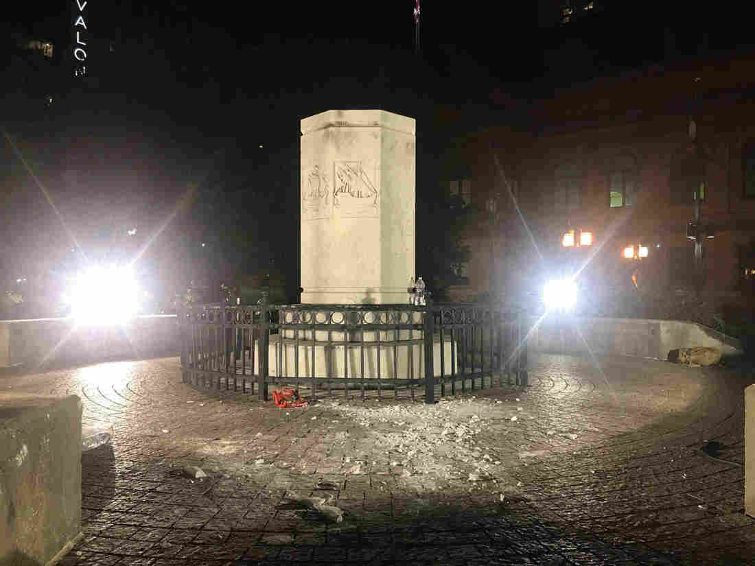 Baltimore Protesters Topple Columbus Statue 1