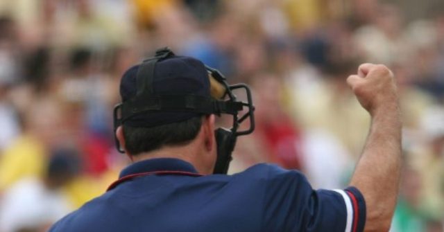 WATCH: Manager Ejected, Puts on Mask to Argue with
Umpire 1
