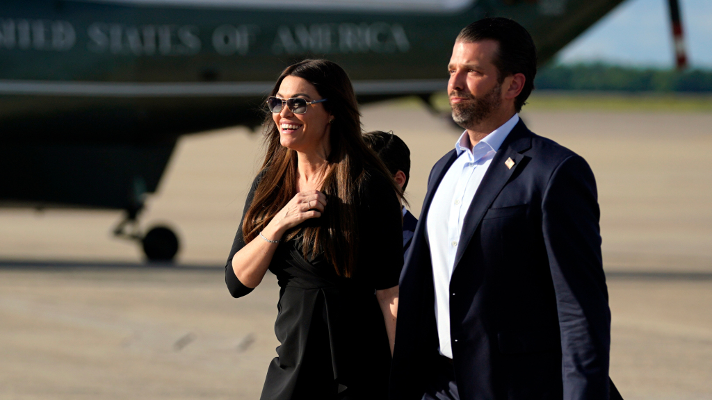 Kimberly Guilfoyle — Donald Trump Jr.’s girlfriend and top
Trump campaign official — tests positive for coronavirus 1