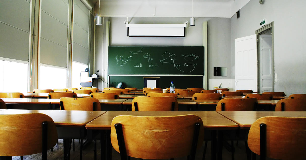 Florida says schools must reopen despite COVID-19
surge 1