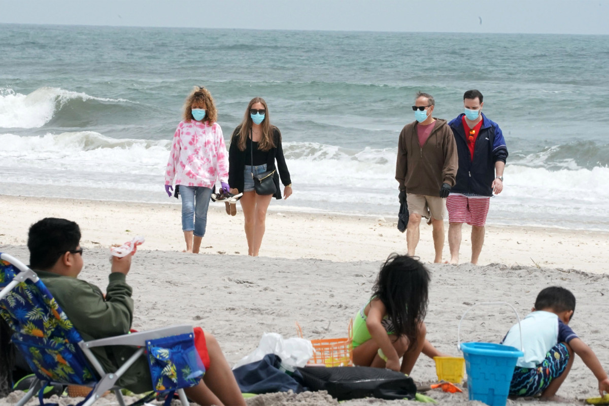 Some LI beaches forced to turn away visitors within hours of
opening 1