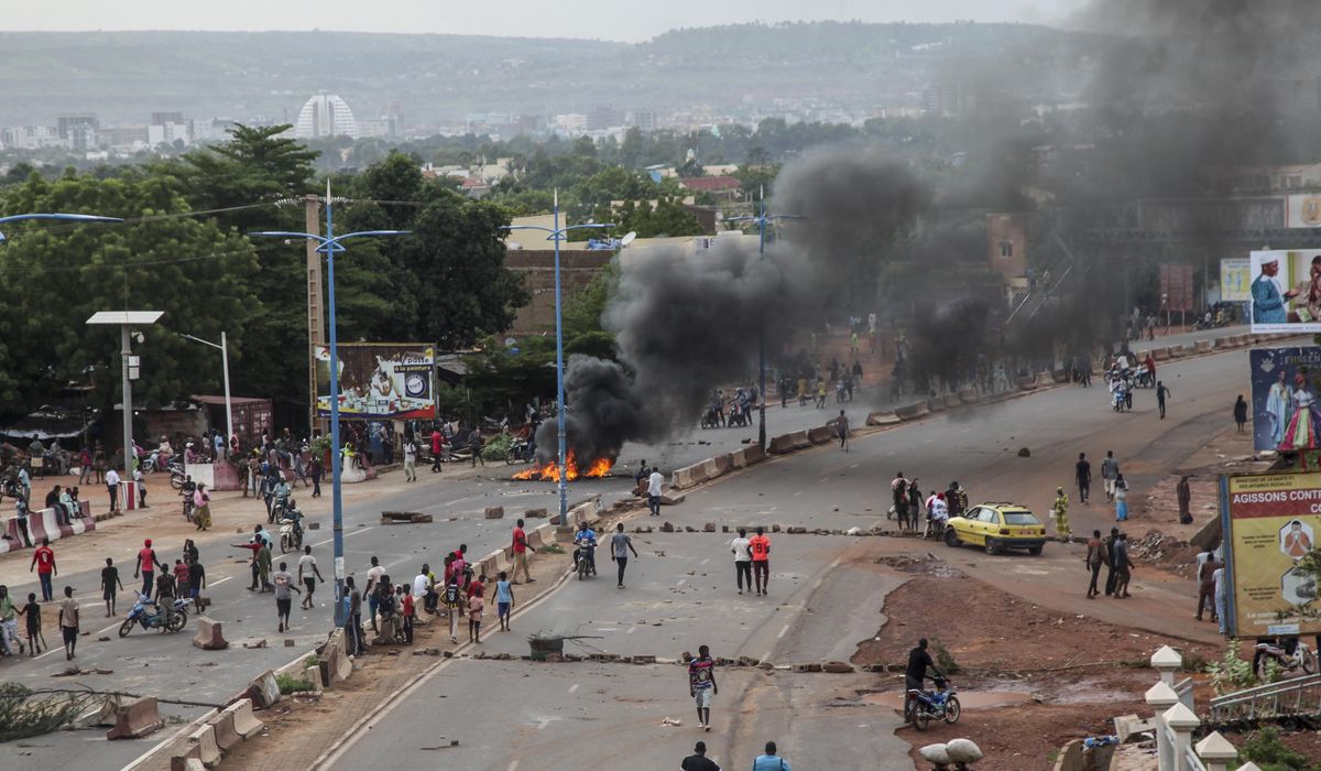 Mali's president dissolves court as demanded by
protesters 1
