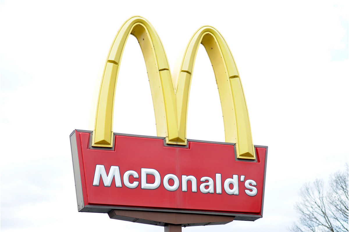 Oregon officer in quarantine after man with COVID-19 spits
on him at McDonald’s 1