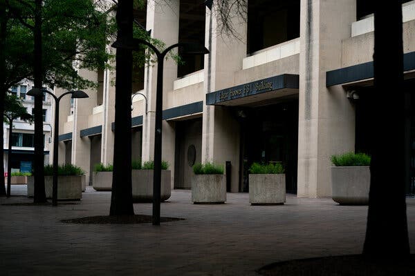 The F.B.I. Pledged to Keep a Source Anonymous. Trump Allies
Aided His Unmasking. 1 The F.B.I. Pledged to Keep a Source Anonymous. Trump Allies
Aided His Unmasking. 1