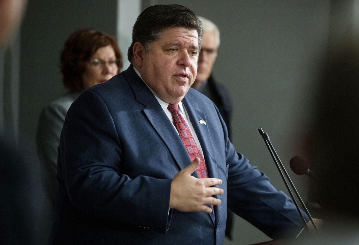 Pritzker urges bars, restaurants to follow guidelines as
officials announce 18 more coronavirus-related deaths (LIVE
UPDATES) 1