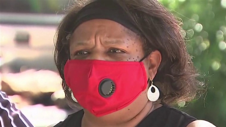 Union head calls on retail stores to put some muscle behind
mask mandates 1 Union head calls on retail stores to put some muscle behind
mask mandates 1