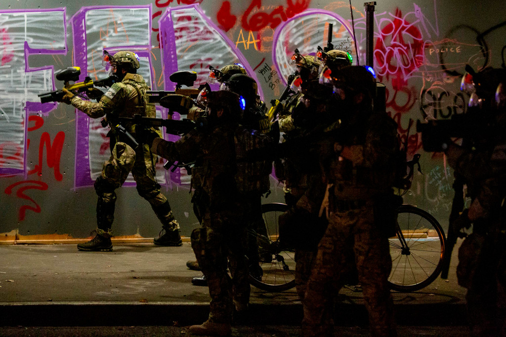 Portland cops find sledge hammer, gas can near courthouse
amid protests 1