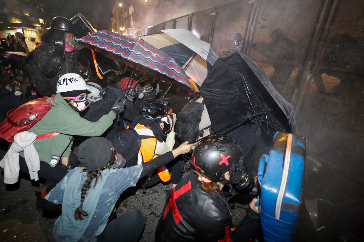 Feds deploy tear gas in Portland as clashes with protesters
continue 1