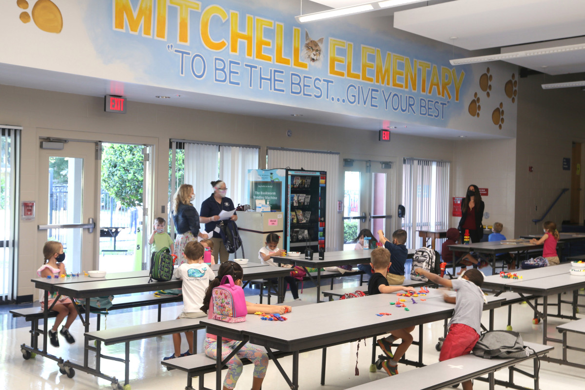 Florida schools ordered to reopen next month amid
coronavirus spike 1