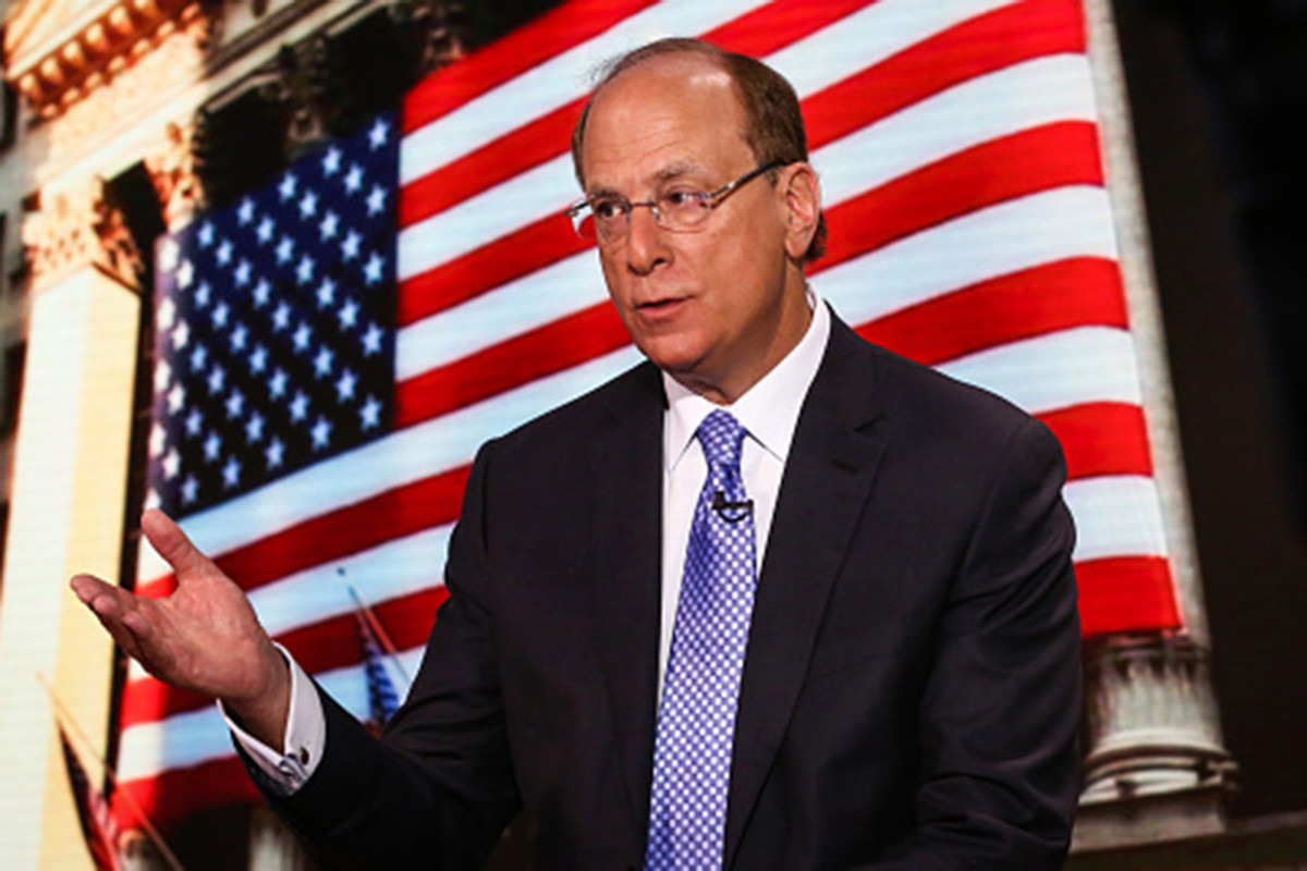 Larry Fink urges mask wearing to aid US economic
recovery 1