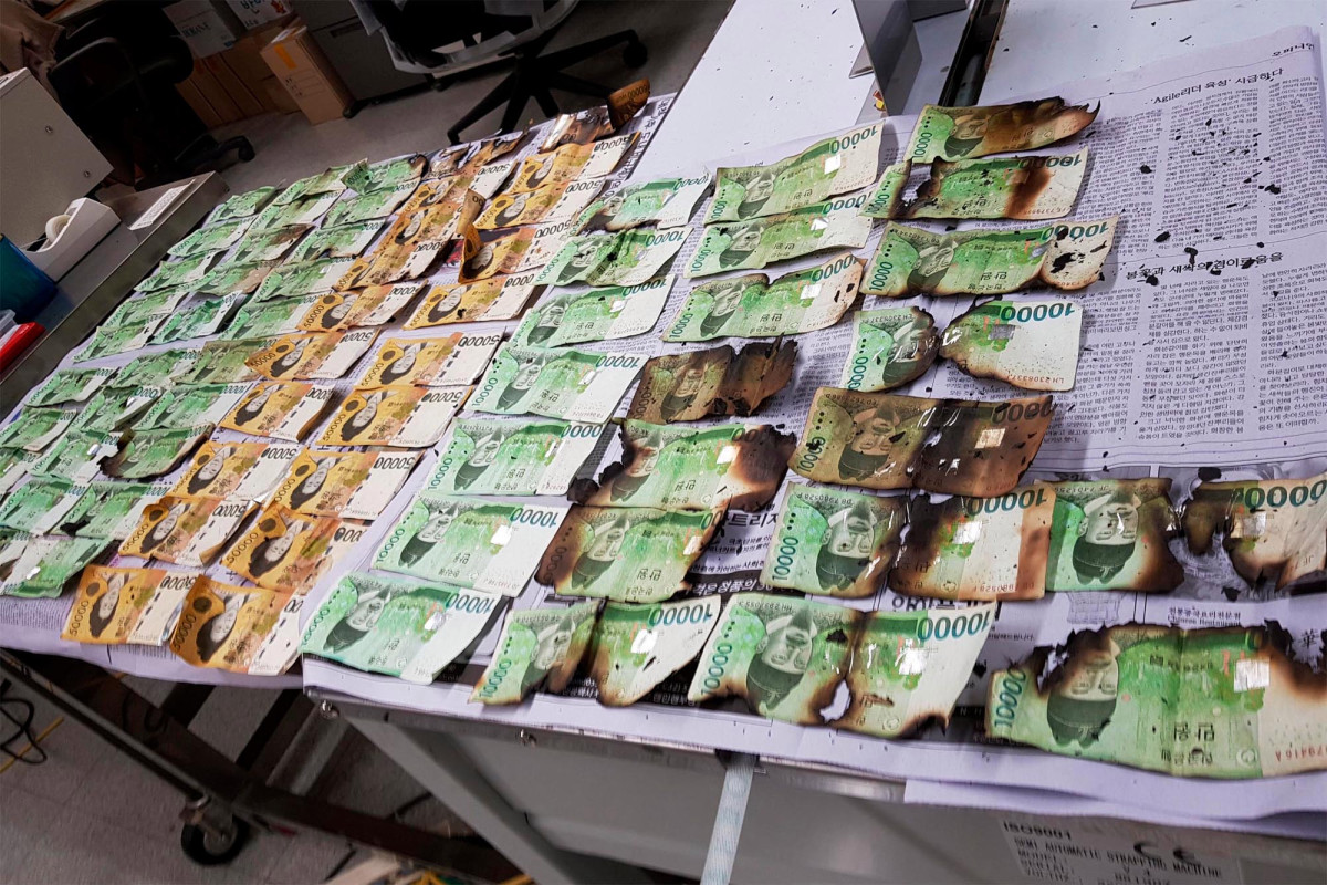Knucklehead who thinks washing cash will kill COVID-19
wrecks at least $19K 1 Knucklehead who thinks washing cash will kill COVID-19
wrecks at least $19K 1