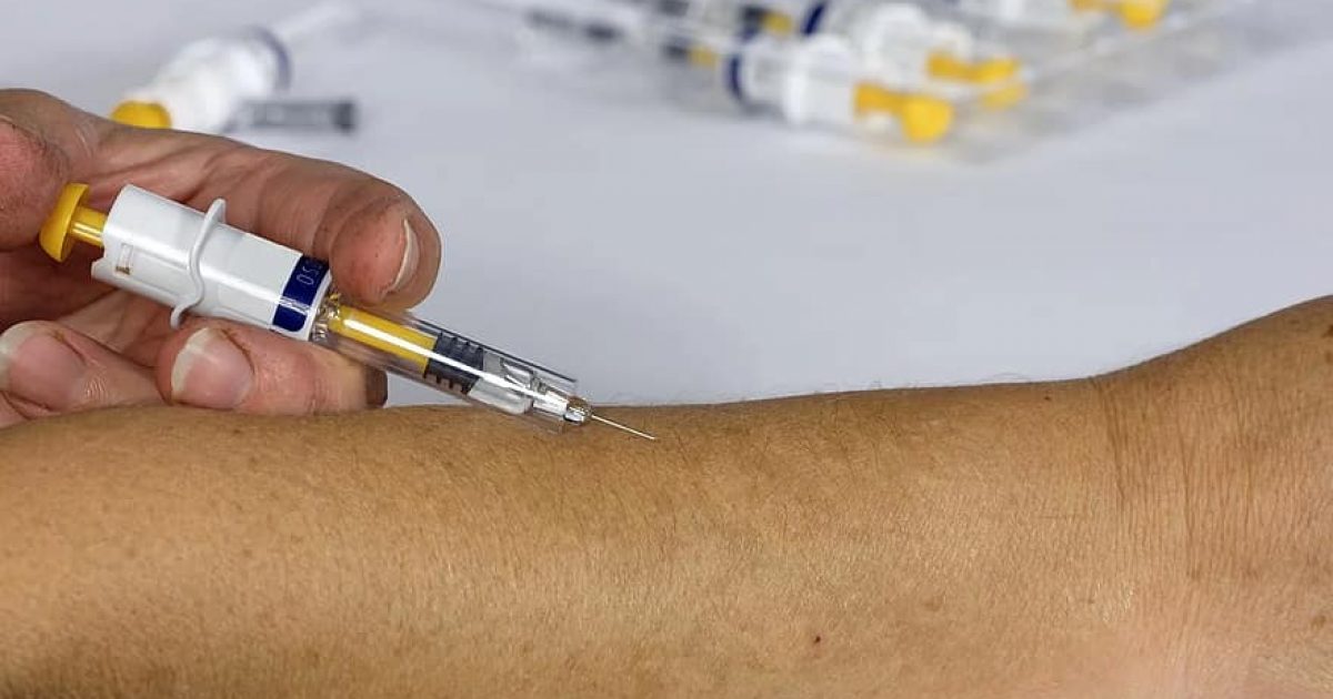 Medical ‘Experts’ Claim COVID-19 Vaccine Tests are Safe
Despite First Death in Clinical Trial 1