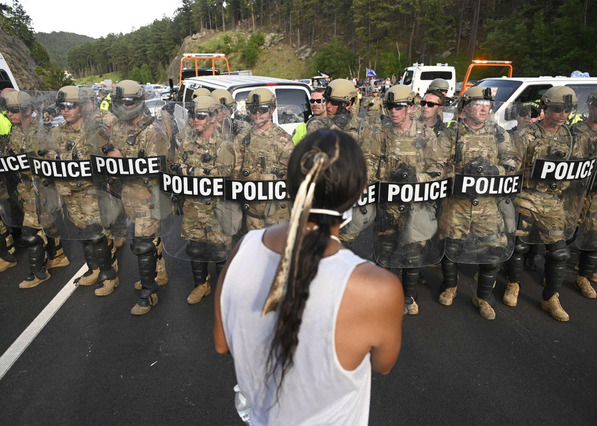 Protesters block roadway to Mount Rushmore ahead of Trump’s
arrival 1 Protesters block roadway to Mount Rushmore ahead of Trump’s
arrival 1