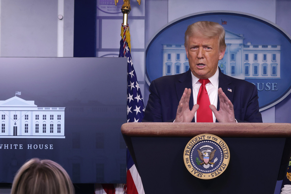 Trump revives push for hydroxychloroquine during White House
COVID-19 briefing 1