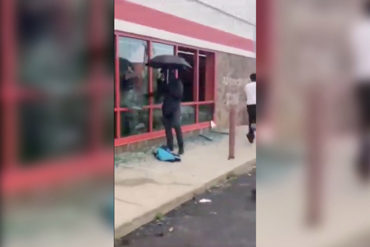 Minneapolis ‘Umbrella Man’ protester is white supremacist
Hells Angels biker: cops 1