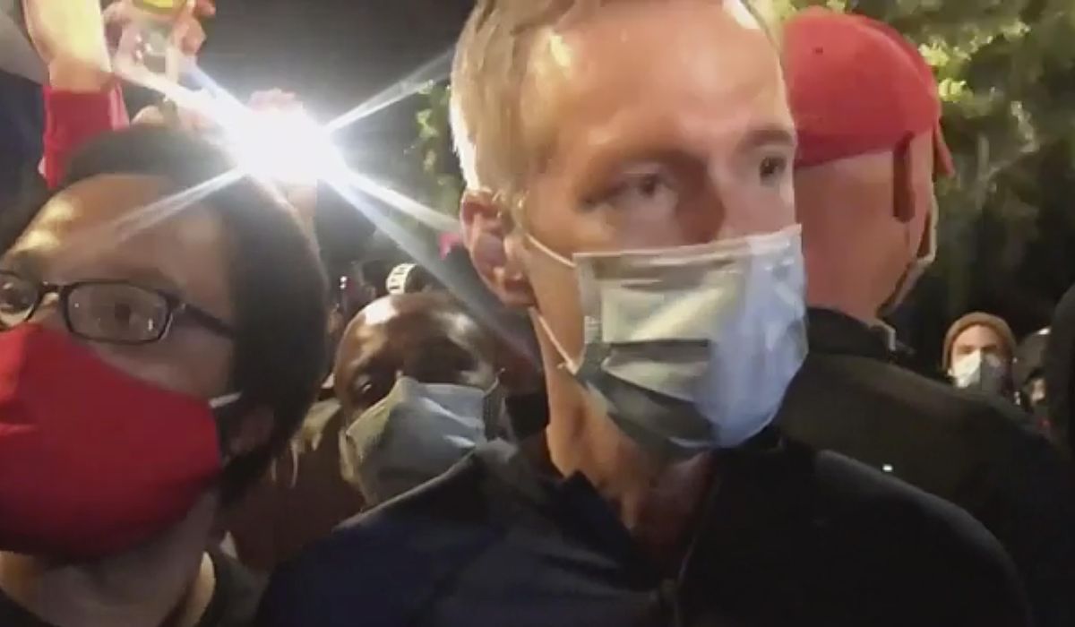 Ted Wheeler, Portland mayor, bans police use of tear gas on
protesters 1