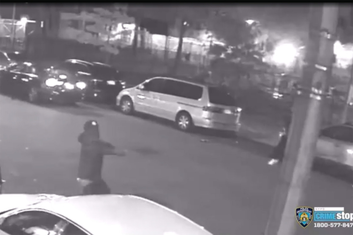 Gunmen open fire in fatal Upper West Side shooting, new
video shows 1