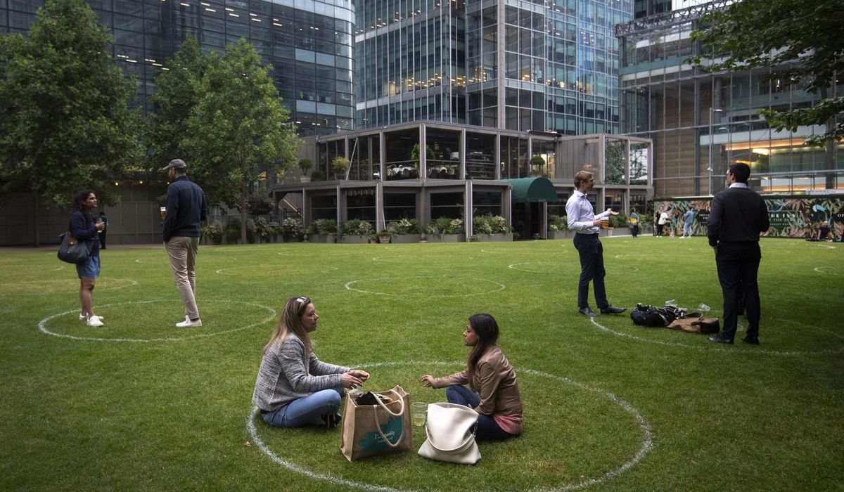 UK to end quarantine for travelers from 'low-risk'
countries 1