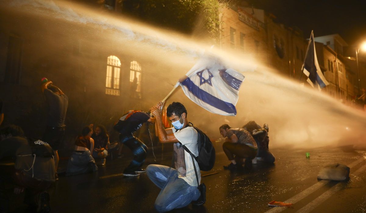 Coronavirus crisis sparks a young Israeli protest
movement 1