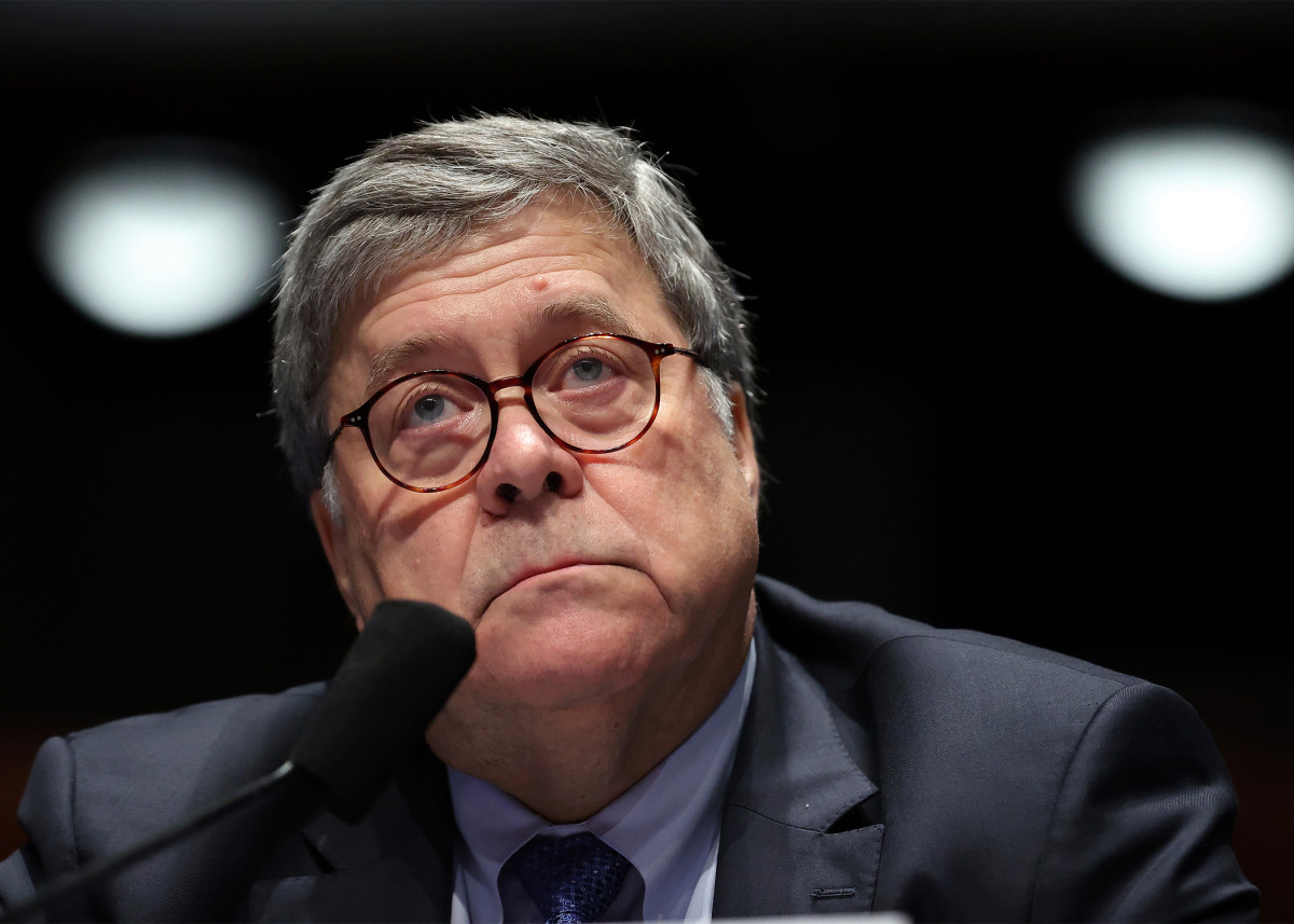 AG William Barr defends use of force against DC
protesters 1