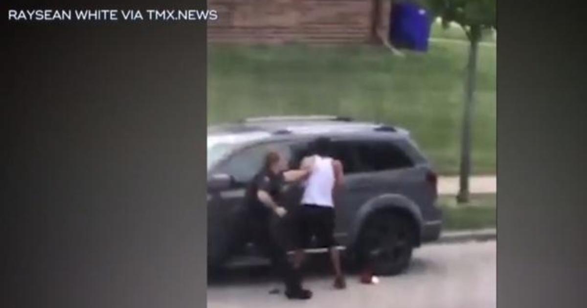Protests erupt after Wisconsin police shoot Black man as his
children watch 1