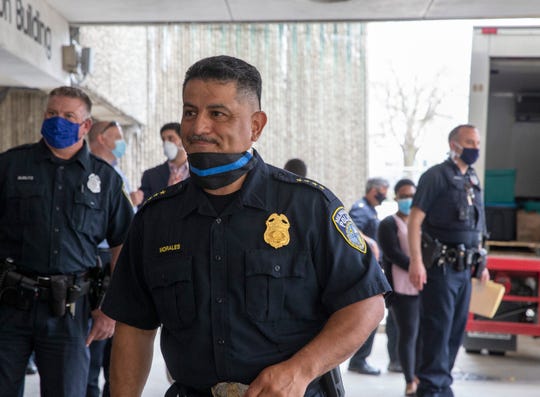 Milwaukee police chief demoted after questions over use of
tear gas, pepper spray at protests 1
