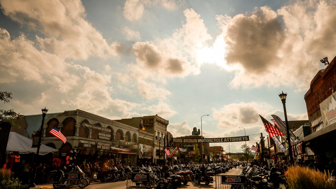 Warning issued after bar patron had COVID-19 at Sturgis
Motorcycle Rally that drew 460,000 vehicles 1