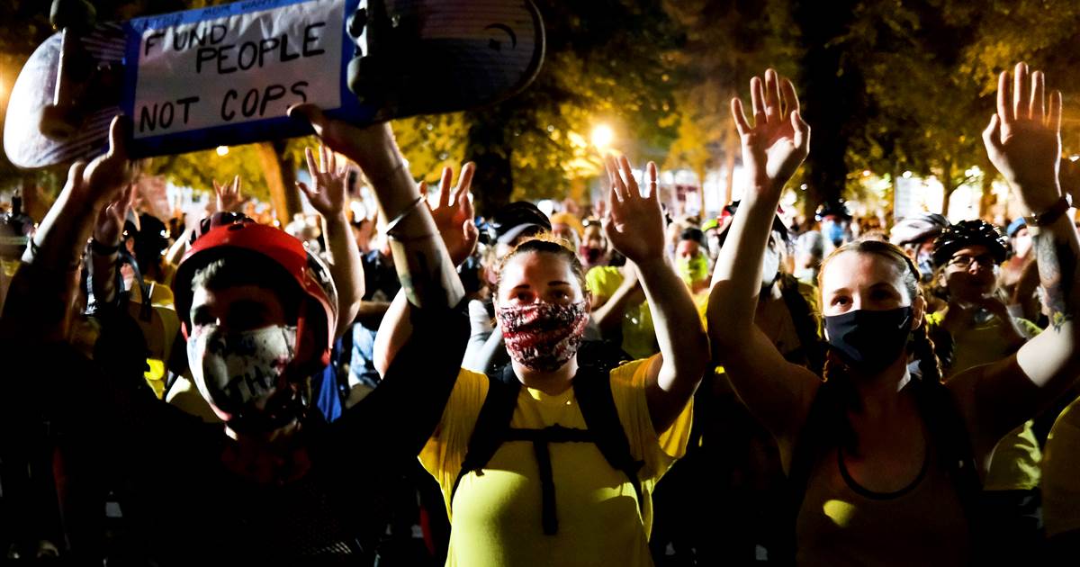 Portland protests peaceful after federal officers scale back
presence 1
