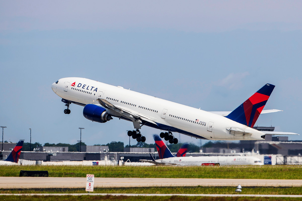 Delta flight forced to turn around after two passengers
refused to wear masks 1