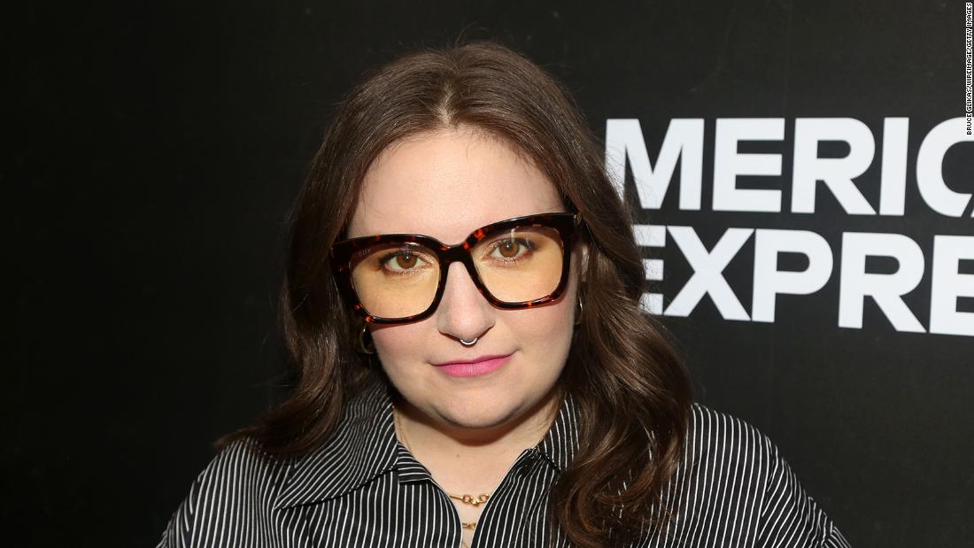 Lena Dunham says her coronavirus symptoms went on for
weeks 1