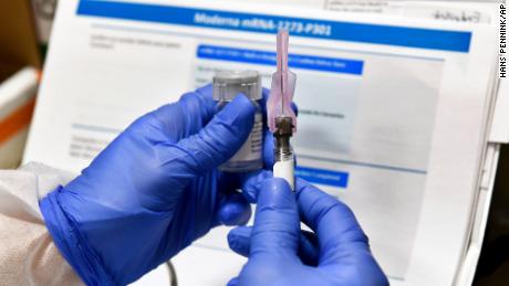 US strikes $1.525 billion deal to get 100 million doses of
Moderna's Covid-19 vaccine once it's approved 1