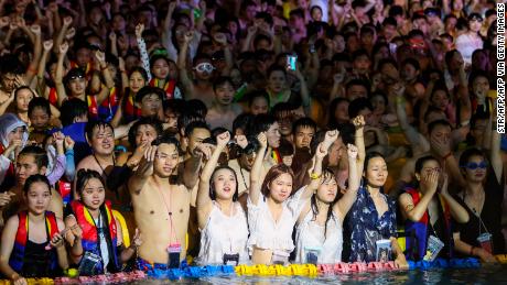 Wuhan hosts massive water park party as coronavirus concerns
recede 1