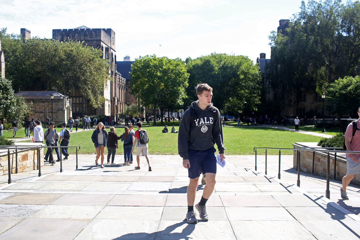 Yale University administrator tells students to ‘prepare’
for COVID-19 deaths 1