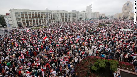 Belarus opposition protests begin amid heavy police
presence 1