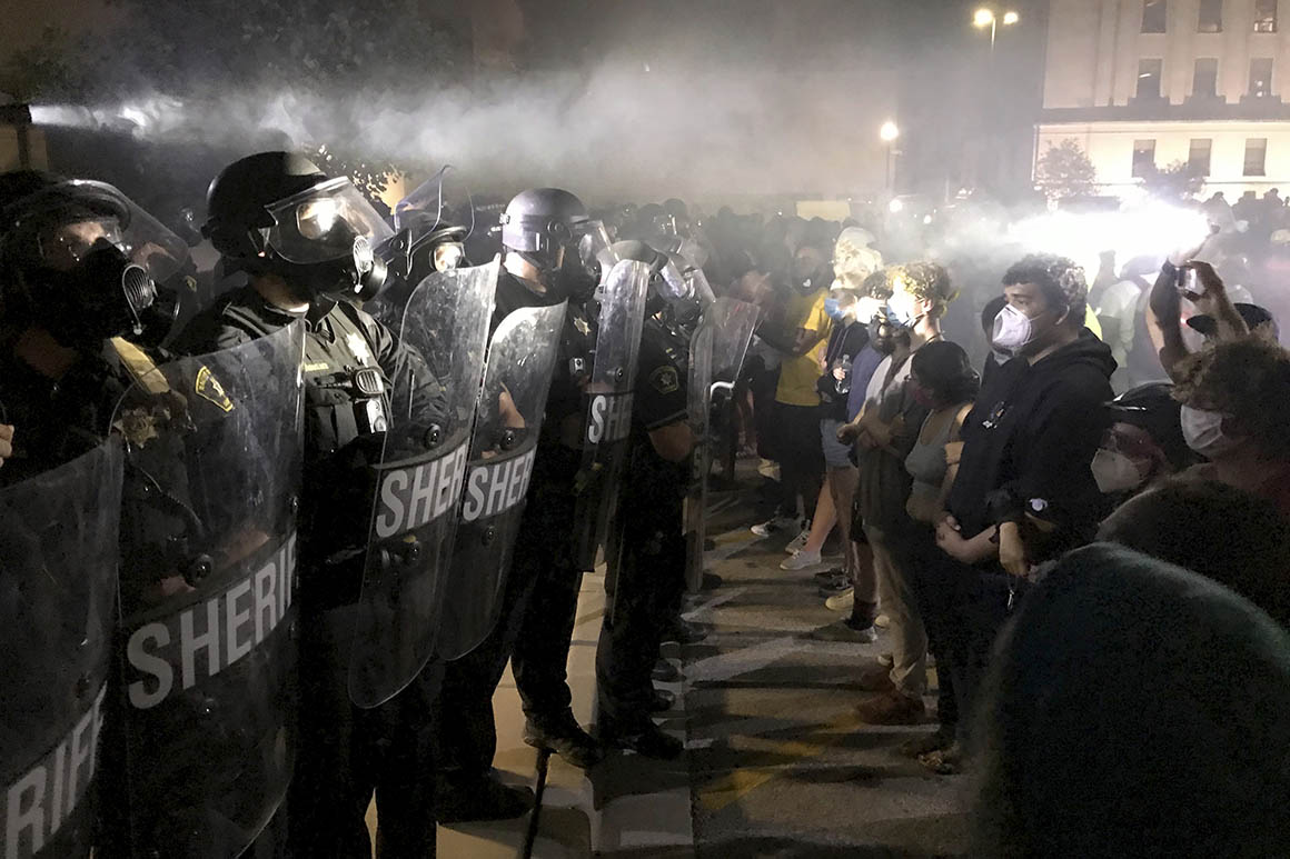 Protests erupt after Wisconsin police shoot Black
man 1